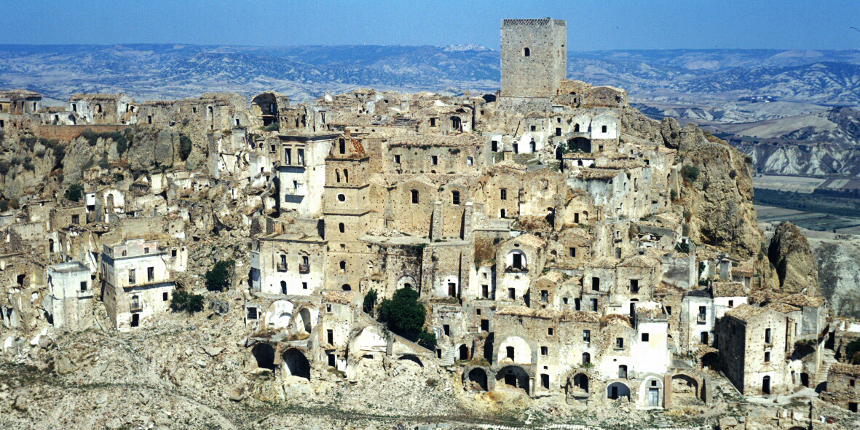 Il progetto di restauro architettonico di una città fantasma italiana